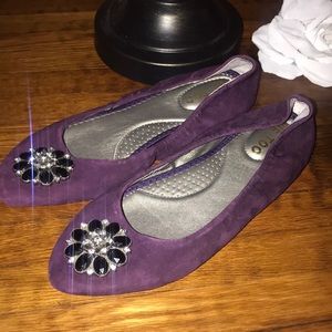 ME TOO Purple Suede with Jewel Brooch Flats SZ 9